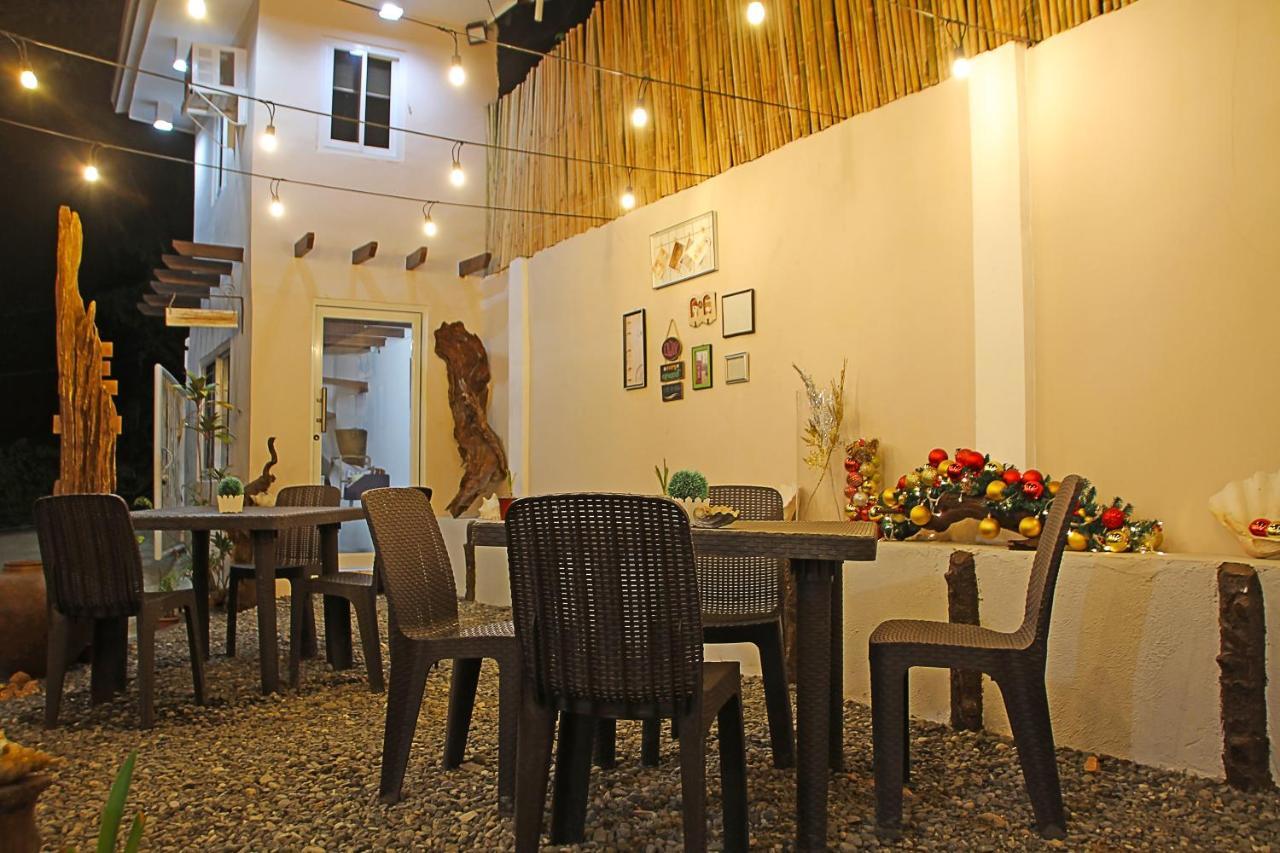 Prim Travellers Inn Coron Exterior foto