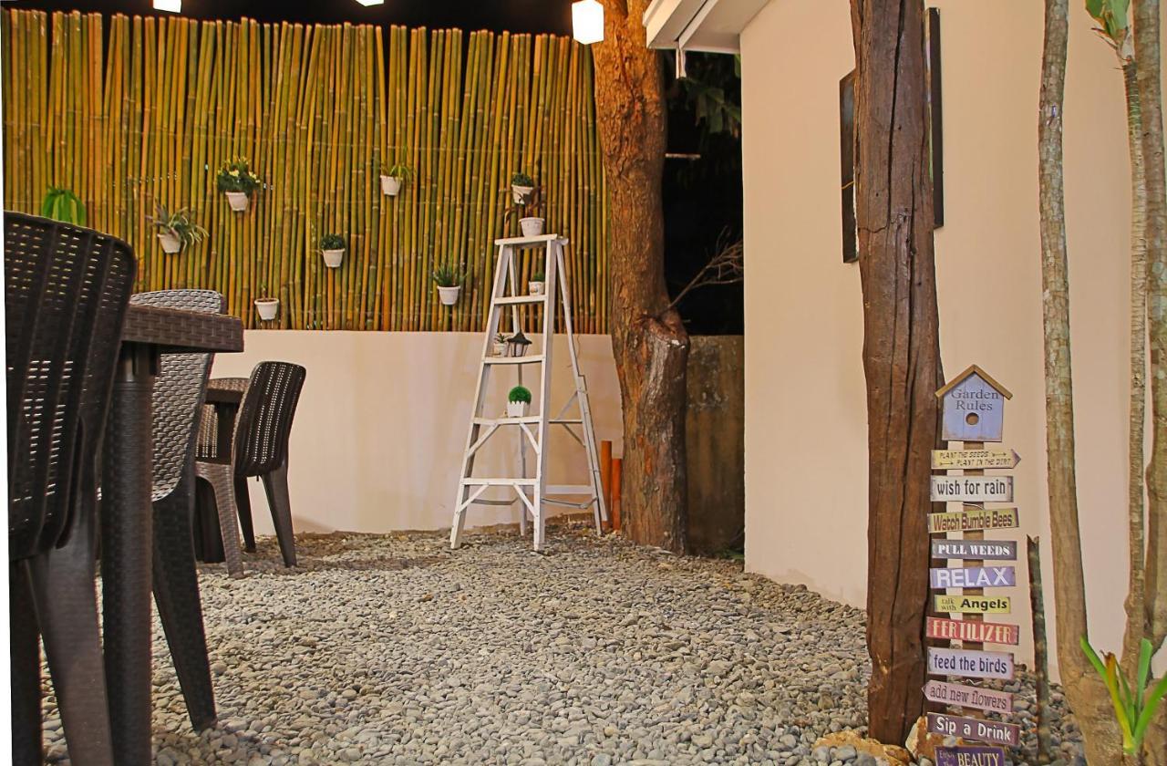 Prim Travellers Inn Coron Exterior foto